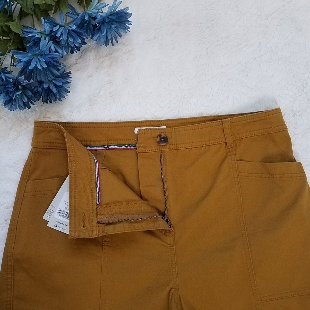 Boden Abingdon Shorts in Frankincense - Picture 6 of 9